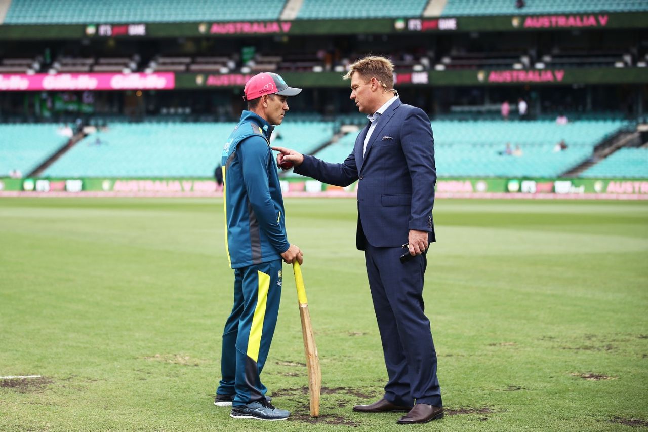 Shane Warne has a word with Justin Langer, Australia v India, 4th Test, Sydney, 4th day, January 6, 2018
