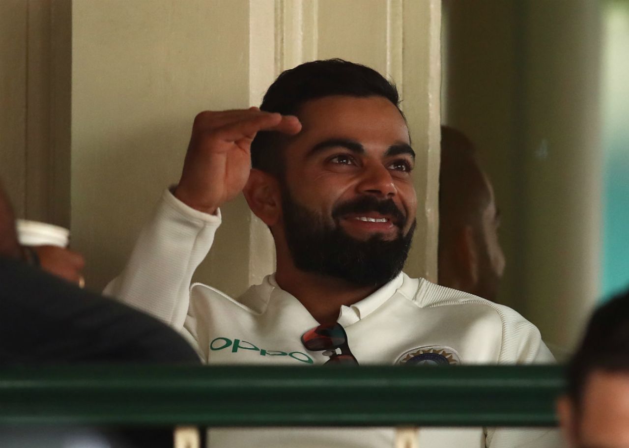 What's Kohli upto at the rain break?, Australia v India, 4th Test, Sydney, 4th day, January 6, 2018