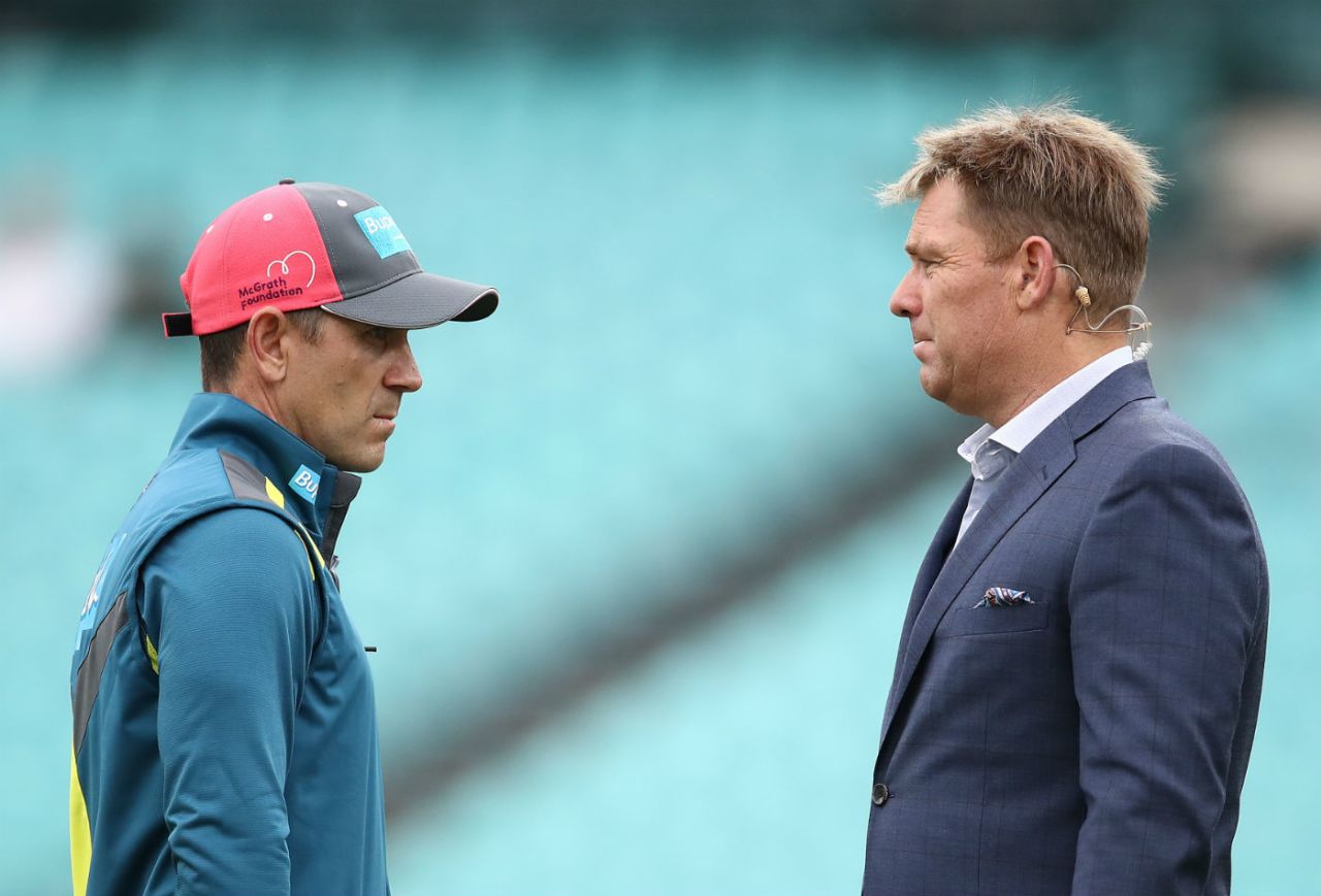 Justin Langer and Shane Warne have a chat before play, Australia v India, 4th Test, Sydney, 4th day, January 6, 2018