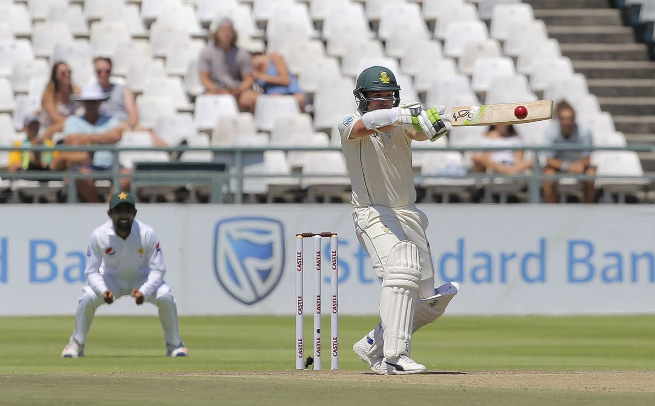 Dean Elgar pulls during his 24 not out, South Africa v Pakistan, 2nd Test, Cape Town, 4th day, January 6, 2018