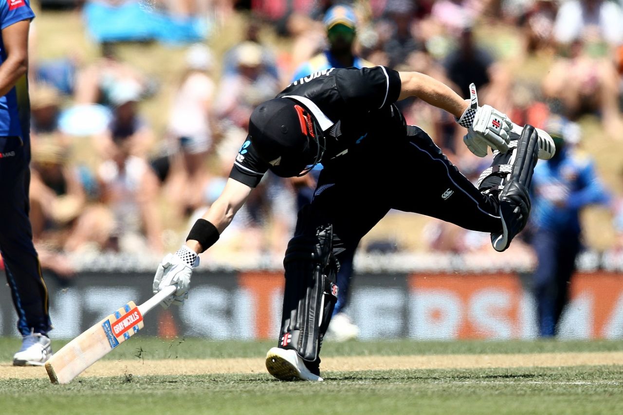 Henry Nicholls makes a dash for the crease, New Zealand v Sri Lanka, 3rd ODI, Nelson, January 8, 2019
