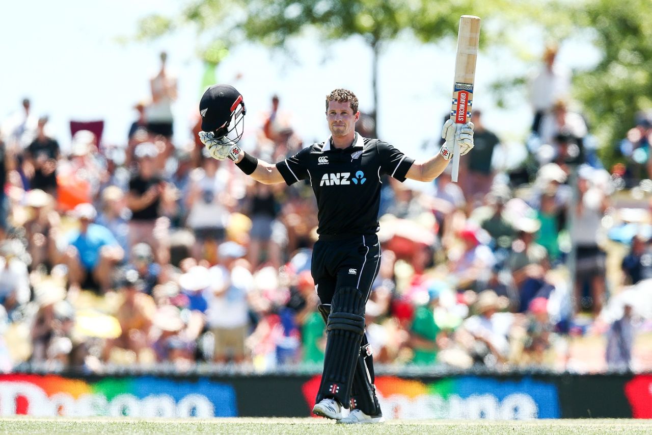 Henry Nicholls soaks in the applause after his maiden ODI century, New Zealand v Sri Lanka, 3rd ODI, Nelson, January 8, 2019