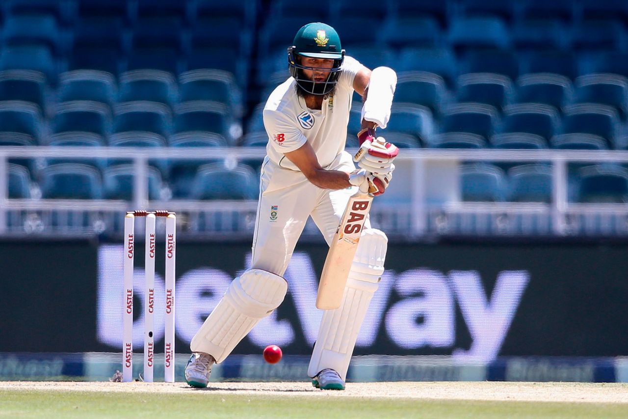 Hashim Amla defends solidly on the front foot, South Africa v Pakistan, 3rd Test, Johannesburg, 1st day
