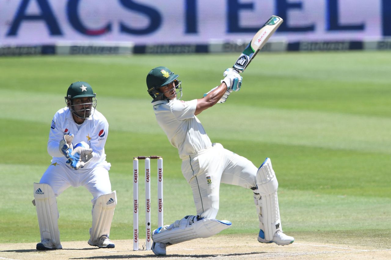 Zubayr Hamza pumps one into the stands, South Africa v Pakistan, 3rd Test, Johannesburg, 1st day