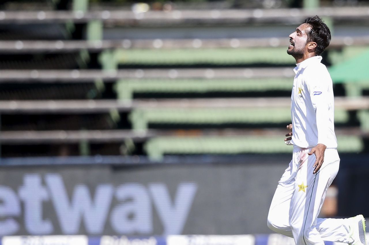Mohammad Amir celebrates a wicket, South Africa v Pakistan, 3rd Test, Johannesburg, 1st day