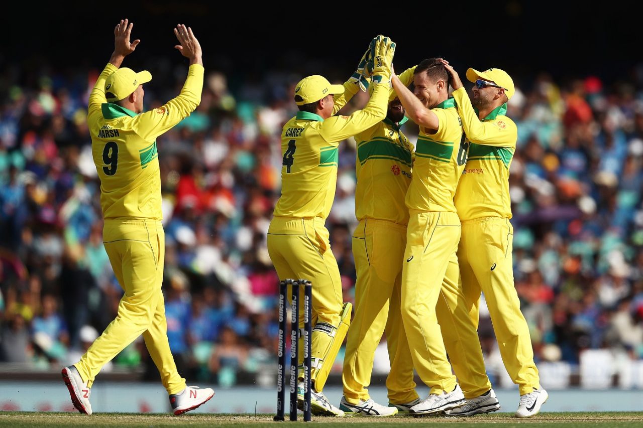 Australia's players get together to celebrate a wicket, Australia v India, 1st ODI, Sydney, January 12, 2019