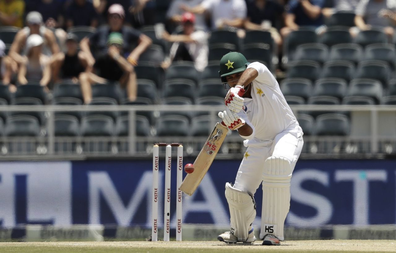 Sarfraz Ahmed punches the ball, South Africa v Pakistan, 3rd Test, Johannesburg, 2nd day, January 12, 2019