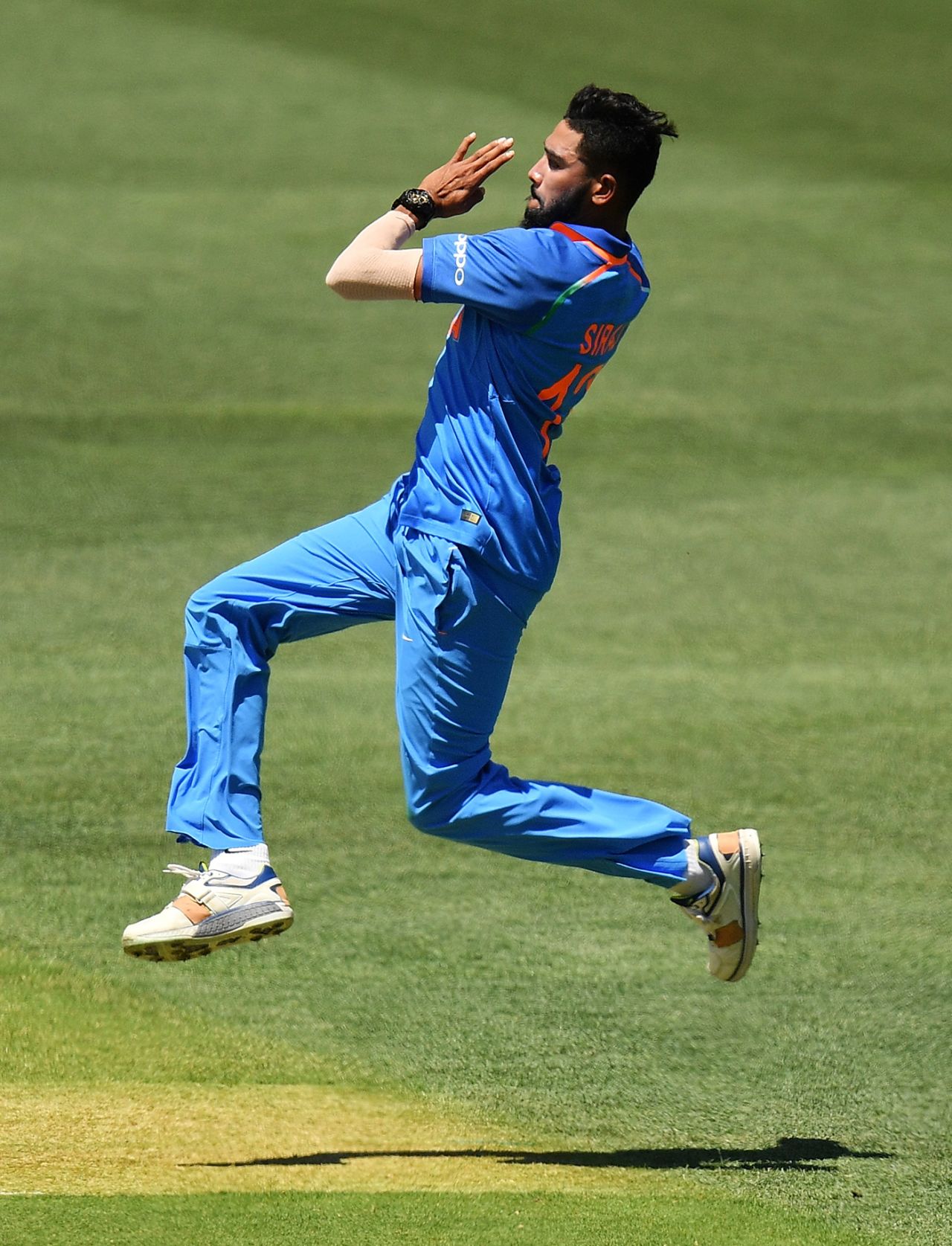 Mohammed Siraj loads up on top of his jump, Australia v India, 2nd ODI, Adelaide, January 15, 2018