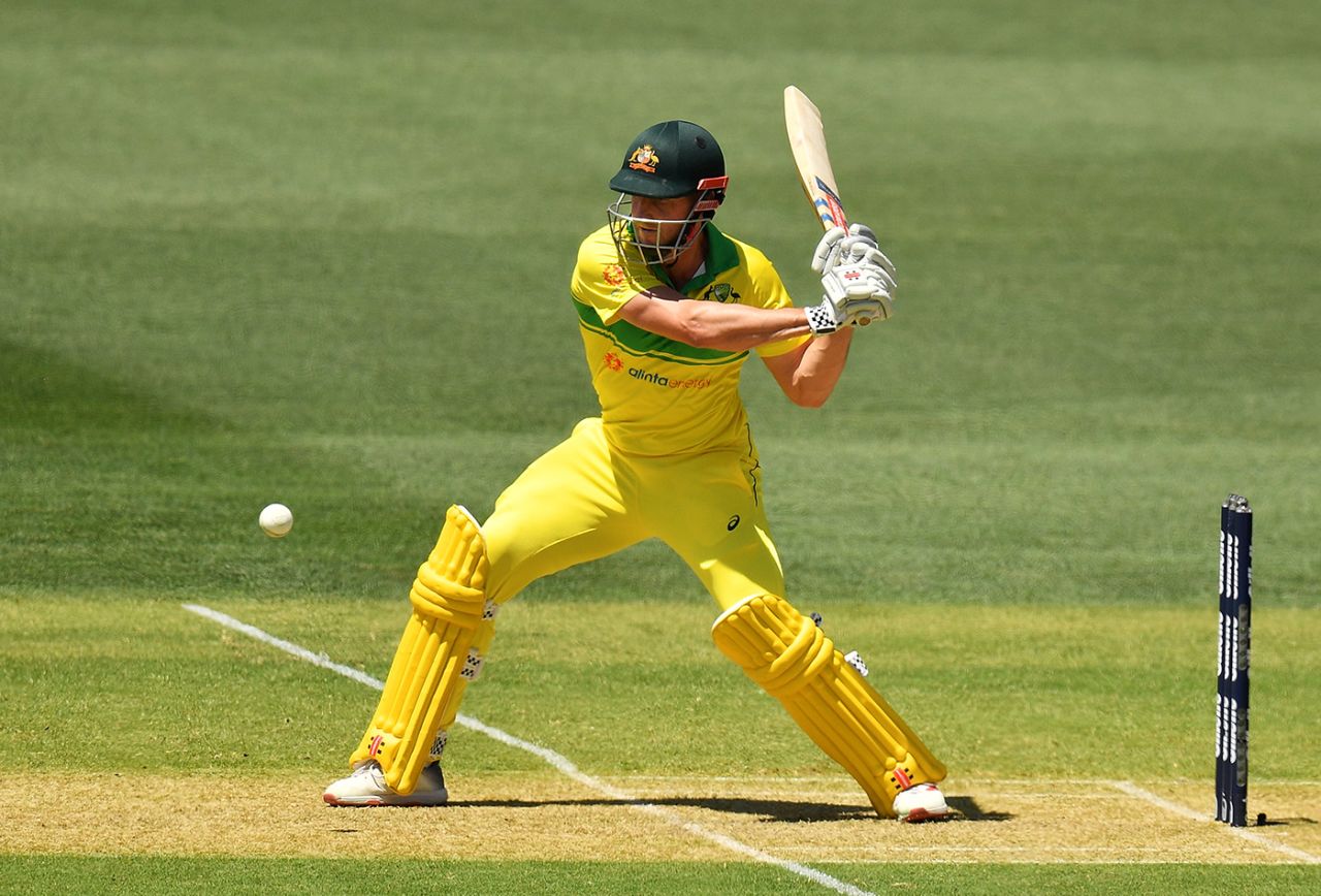 Shaun Marsh rocks onto the back foot, Australia v India, 2nd ODI, Adelaide, January 15, 2018
