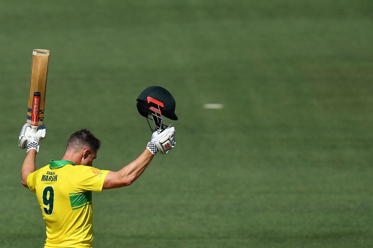 Shaun Marsh soaks in the applause, Australia v India, 2nd ODI, Adelaide, January 15, 2018