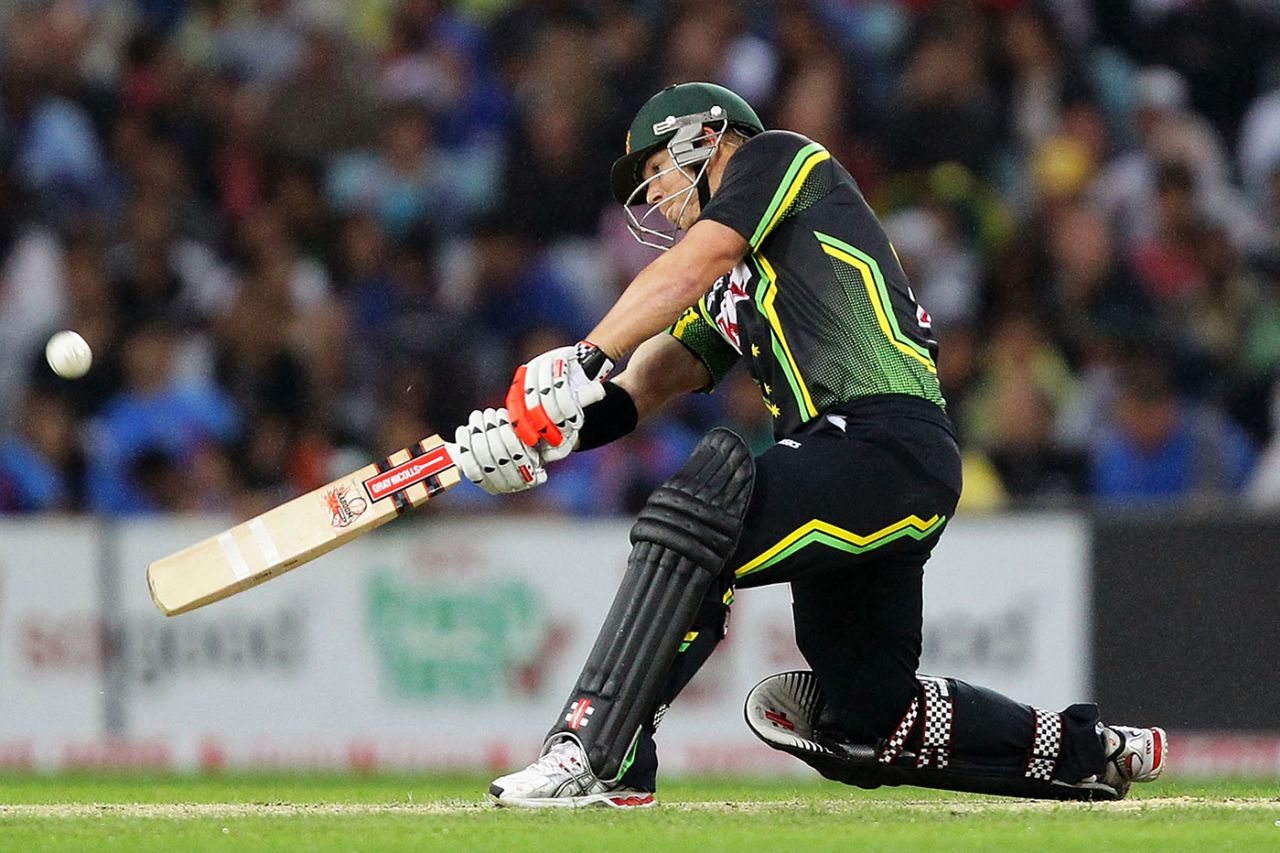 Is he batting right-handed? A David Warner switch hit from a T20I in 2012, Australia v India, 1st T20I, Sydney, February 1, 2012