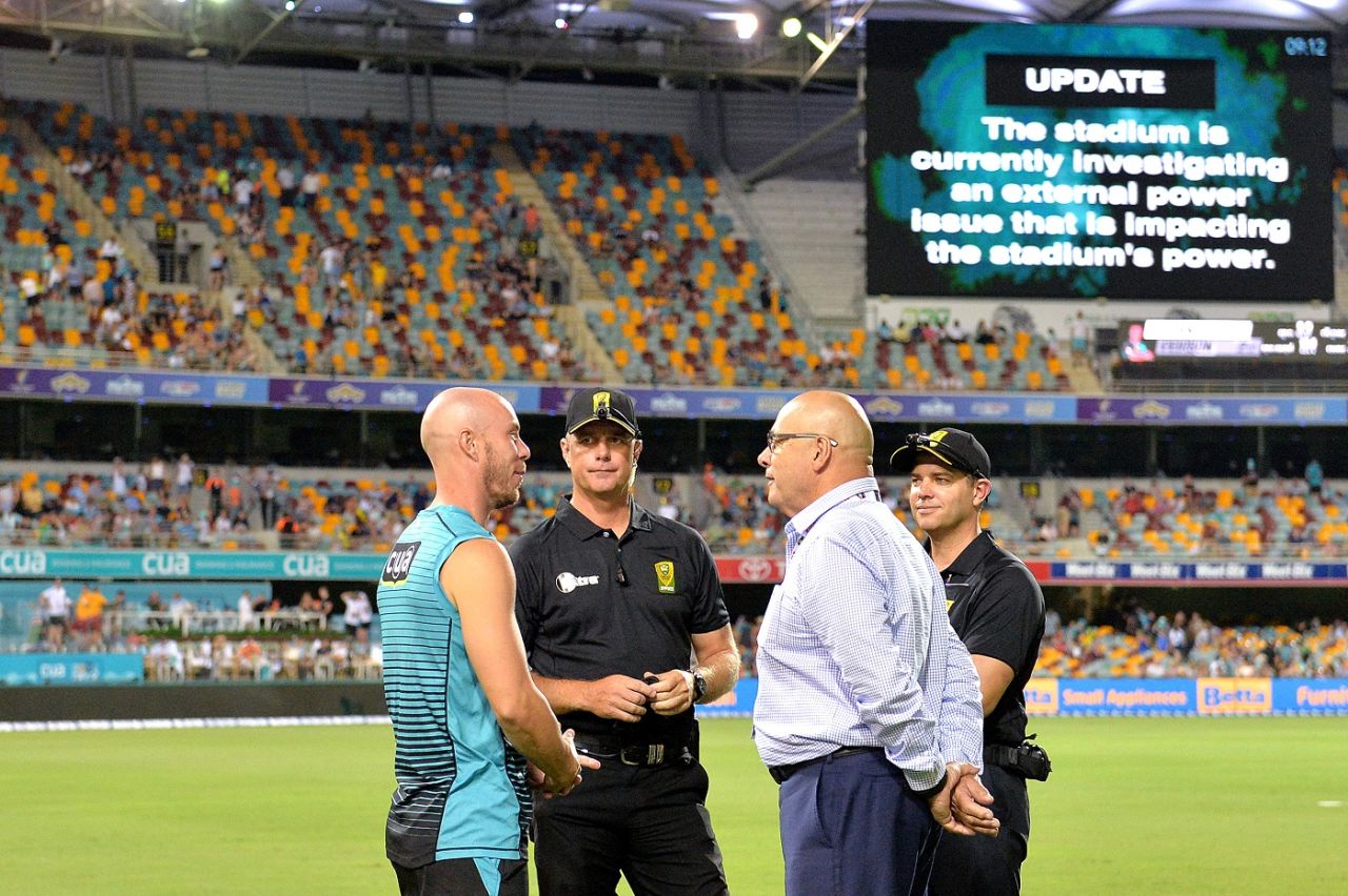 Chris Lynn and match officials have a chat after a power blackout forced the BBL game to be abandoned, Brisbane Heat v Sydney Thunder, BBL 2018-19, Brisbane