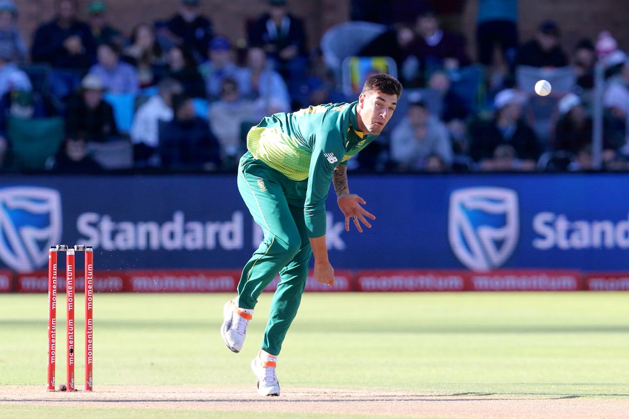 Duanne Olivier bowls on ODI debut, South Africa v Pakistan, 1st ODI, Port Elizabeth