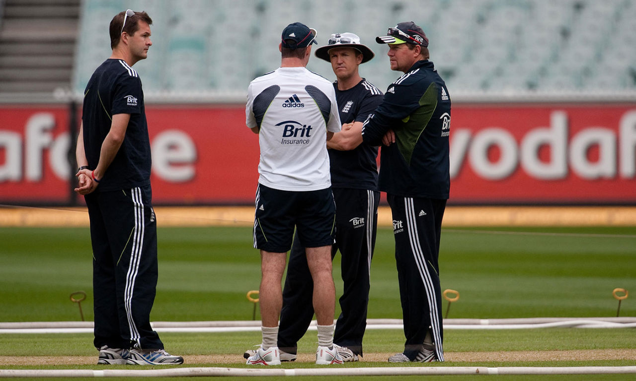 England analyst Nathan Leamon, Andrew Strauss, David Saker and Andy Flower have a mid-pitch discussion, Melbourne, December 25, 2010