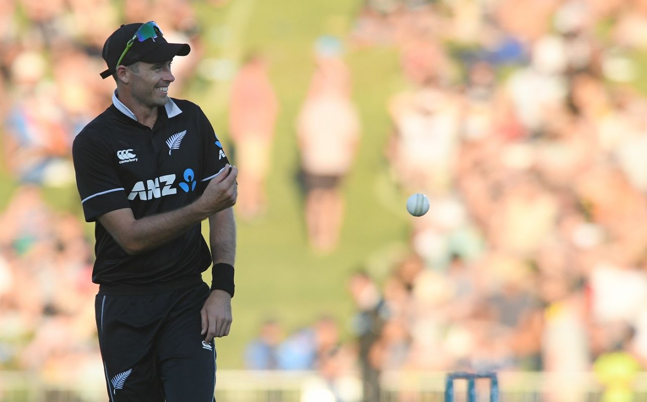 Tim Southee hands the ball over to a team-mate, New Zealand v India, 1st ODI, Napier, 23 January, 2019