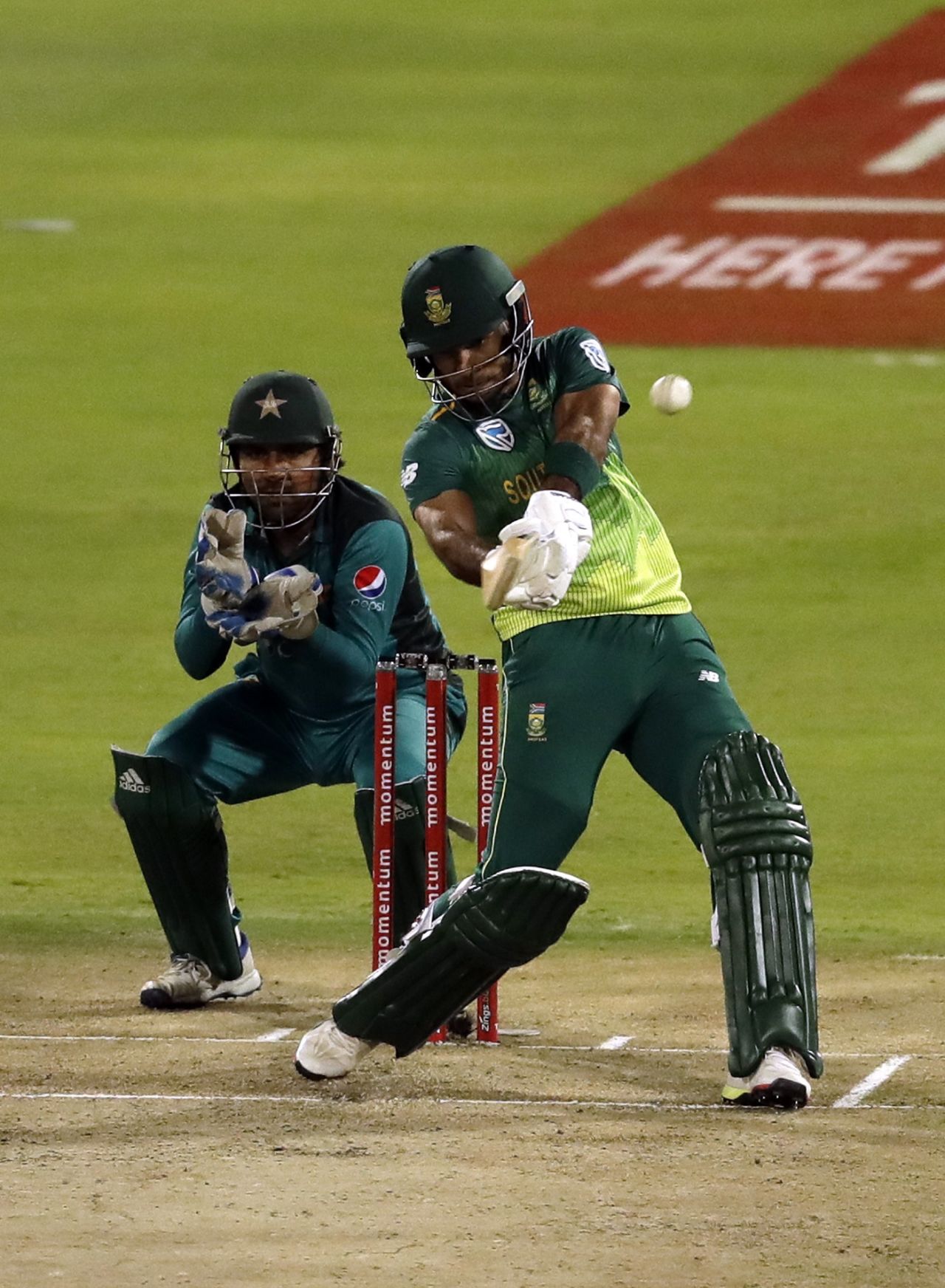 Reeza Hendricks nails a pull, South Africa v Pakistan, 3rd ODI, Centurion, January 25, 2019