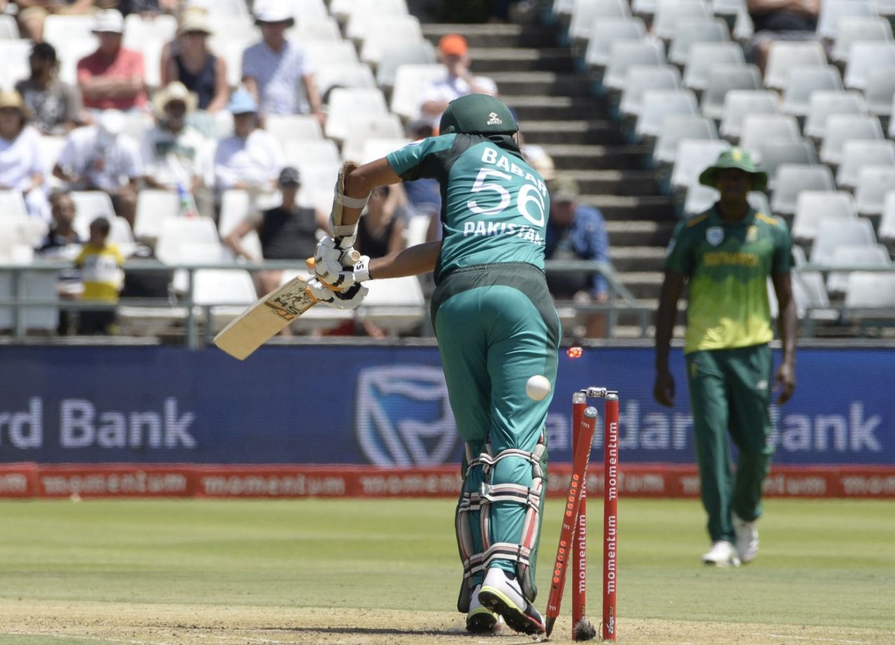 Babar Azam loses his leg stump, South Africa v Pakistan, 5th ODI, Cape Town, January 30, 2019