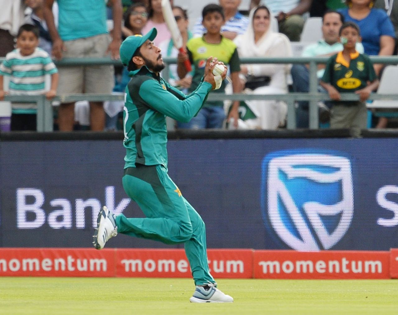 Substitute fielder Hasan Ali holds on to a catch, South Africa v Pakistan, 5th ODI, Cape Town, January 30, 2019