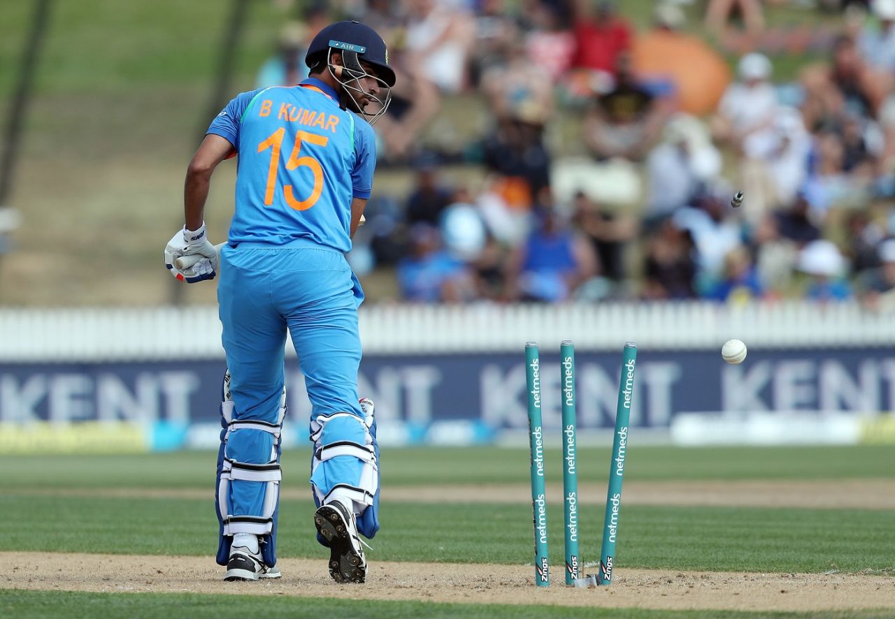 Bhuvneshwar Kumar is bowled, New Zealand v India, 4th ODI, Hamilton, January 31, 2019