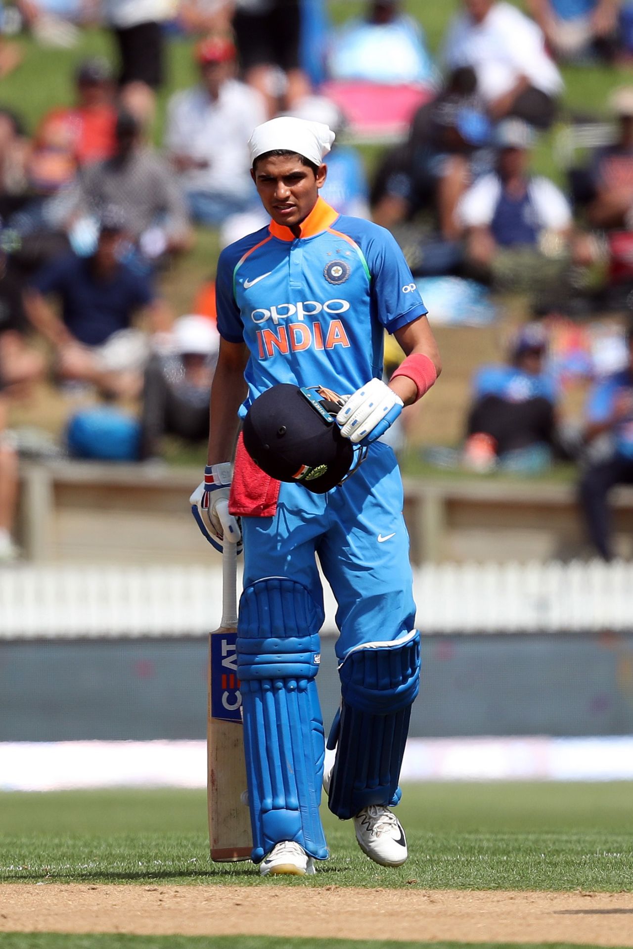 Shubman Gill reacts after being hit on the helmet, New Zealand v India, 4th ODI, Hamilton, January 31, 2019