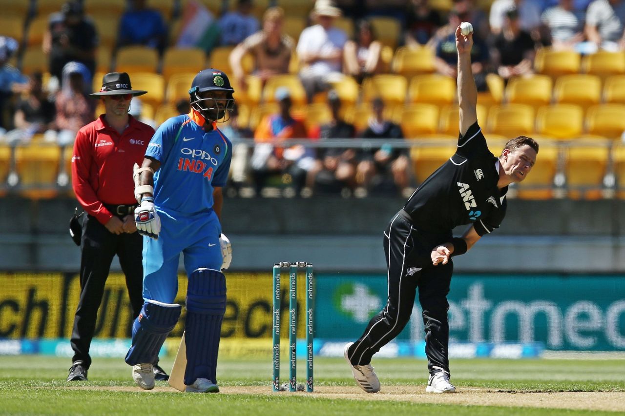 Matt Henry loads up, New Zealand v India, 5th ODI, Wellington, February 3, 2019