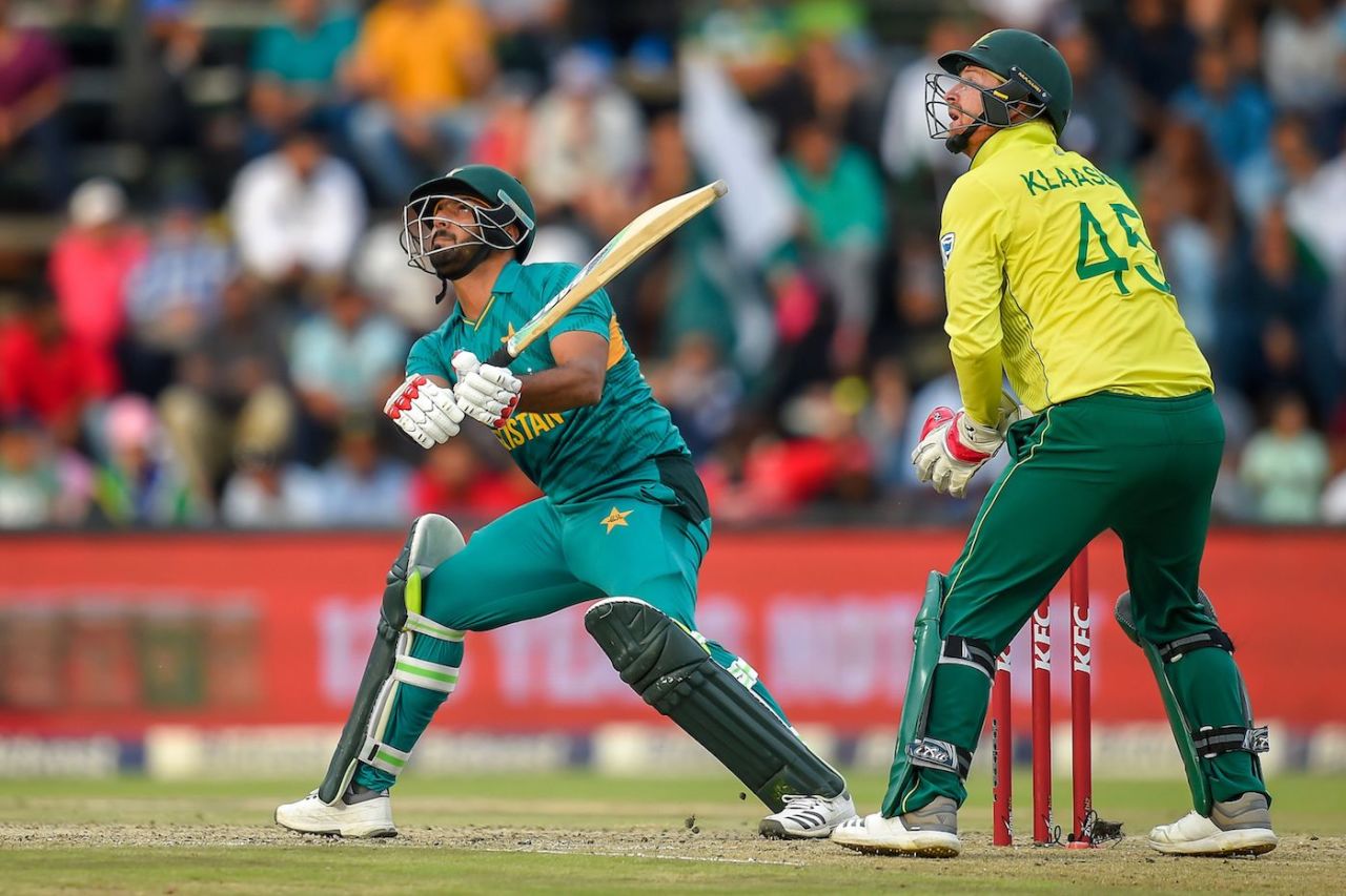 Hussain Talat goes for a reverse sweep, South Africa v Pakistan, 2nd T20I, Johannesburg, February 3, 2019