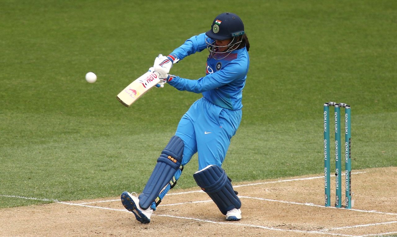 Smriti Mandhana plays a pull, New Zealand women v India women, 1st T20I, Wellington, February 6, 2019
