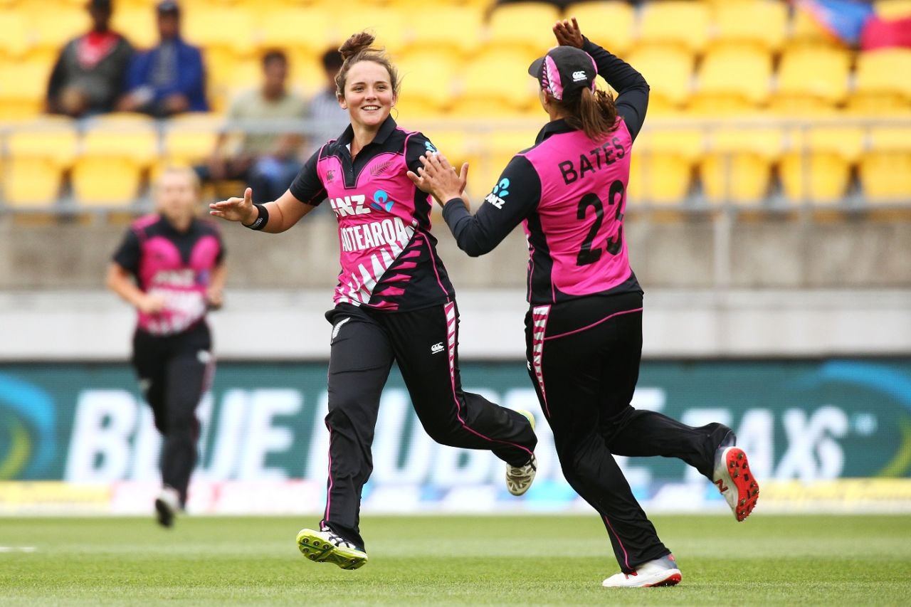 Amelia Kerr took the key wickets of Smriti Mandhana and Harmanpreet Kaur, New Zealand women v India women, 1st T20I, Wellington, February 6, 2019