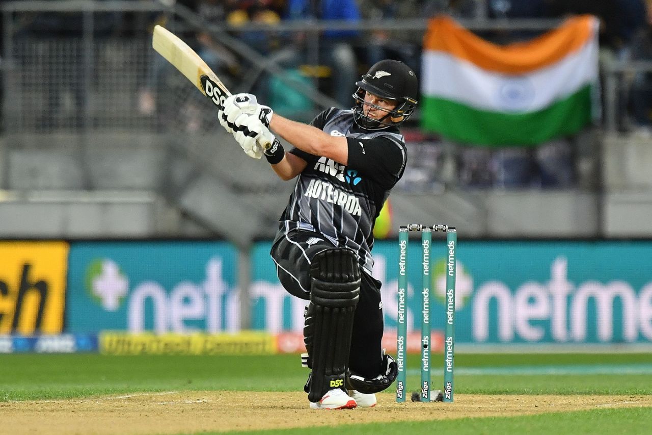 Colin Munro tonks one on the leg side, New Zealand v India, 1st T20I, Wellington, February 6, 2019