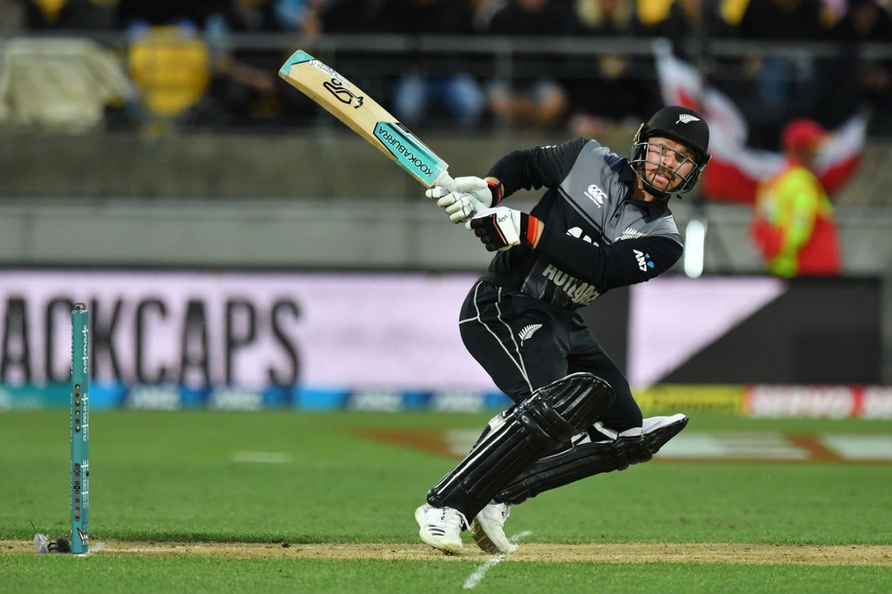 Tim Seifert reverse-scoops the ball, New Zealand v India, 1st T20I, Wellington, February 6, 2019