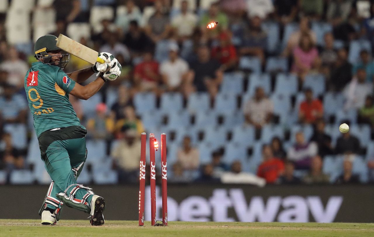 Imad Wasim was bowled off a slower ball, South Africa v Pakistan, 3rd T20I, Centurion, February 6, 2019