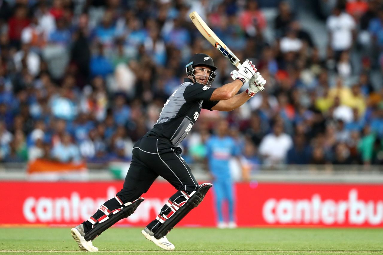 Colin de Grandhomme struck a rapid fifty to help New Zealand recover, New Zealand v India, 2nd T20I, Auckland, February 8, 2019