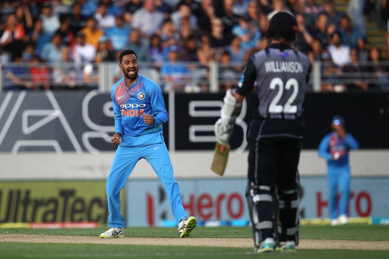 Krunal Pandya is ecstatic after dismissing Kane Williamson, New Zealand v India, 2nd T20I, Auckland, February 8, 2019