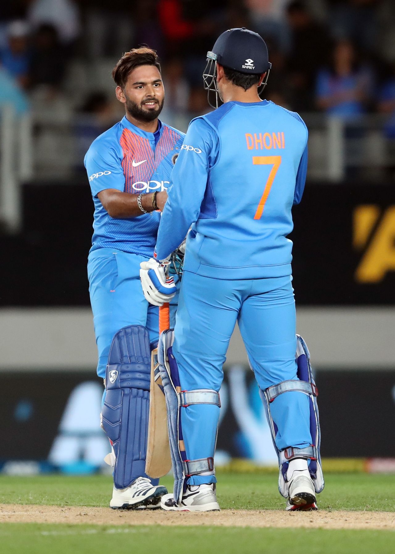 Rishabh Pant and MS Dhoni congratulate each other, New Zealand v India, 2nd T20I, Auckland, February 8, 2019