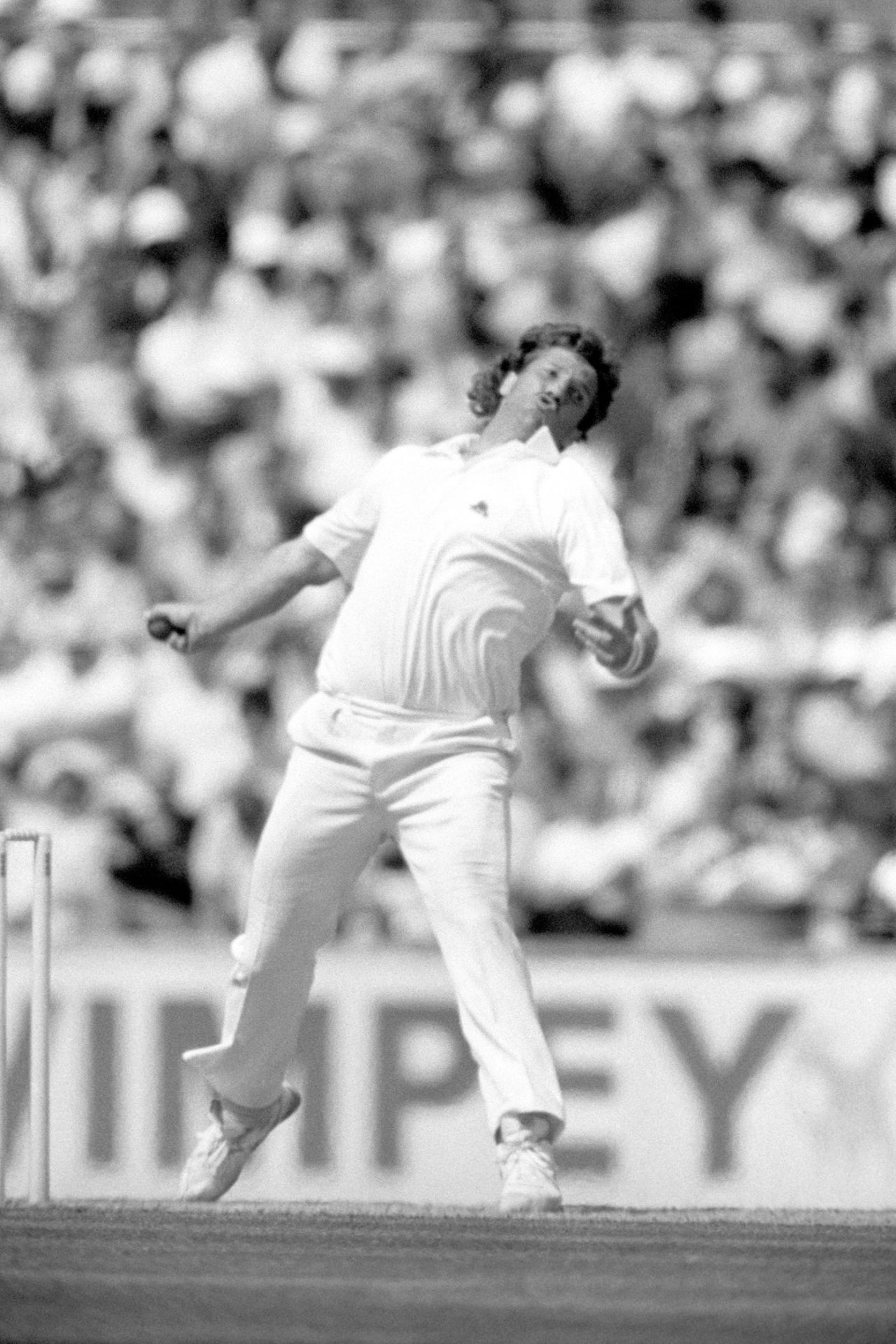 Abdul Qadir bowls out Ian Botham, England v Pakistan, 5th Test, The Oval, 4th day, August 10, 1987