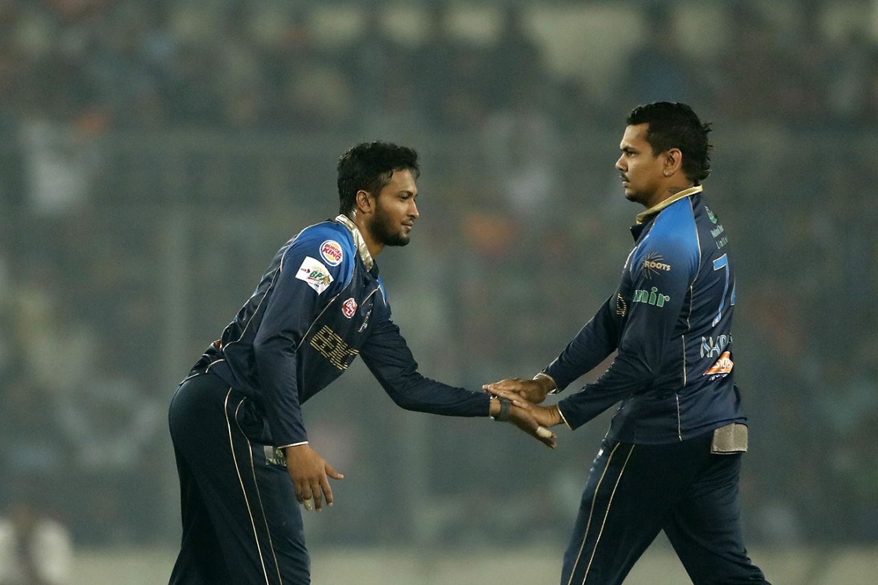 Shakib Al Hasan and Sunil Narine celebrate a wicket, Dhaka Dynamites v Comilla Victorians, BPL 2018-19, final, Dhaka, February 8, 2019