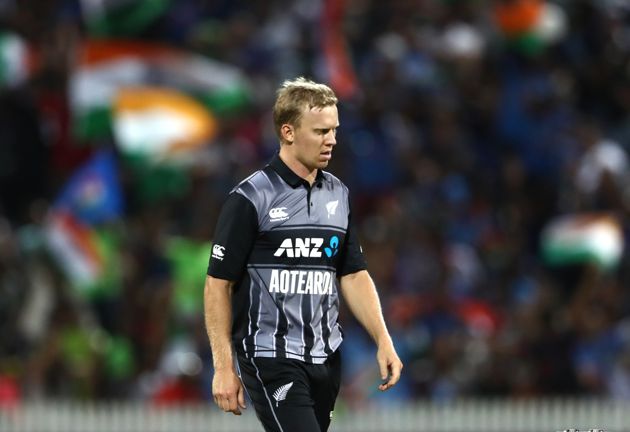 Scott Kuggeleijn walks back to the start of his run-up, New Zealand v India, 3rd T20I, Hamilton, February 10, 2019