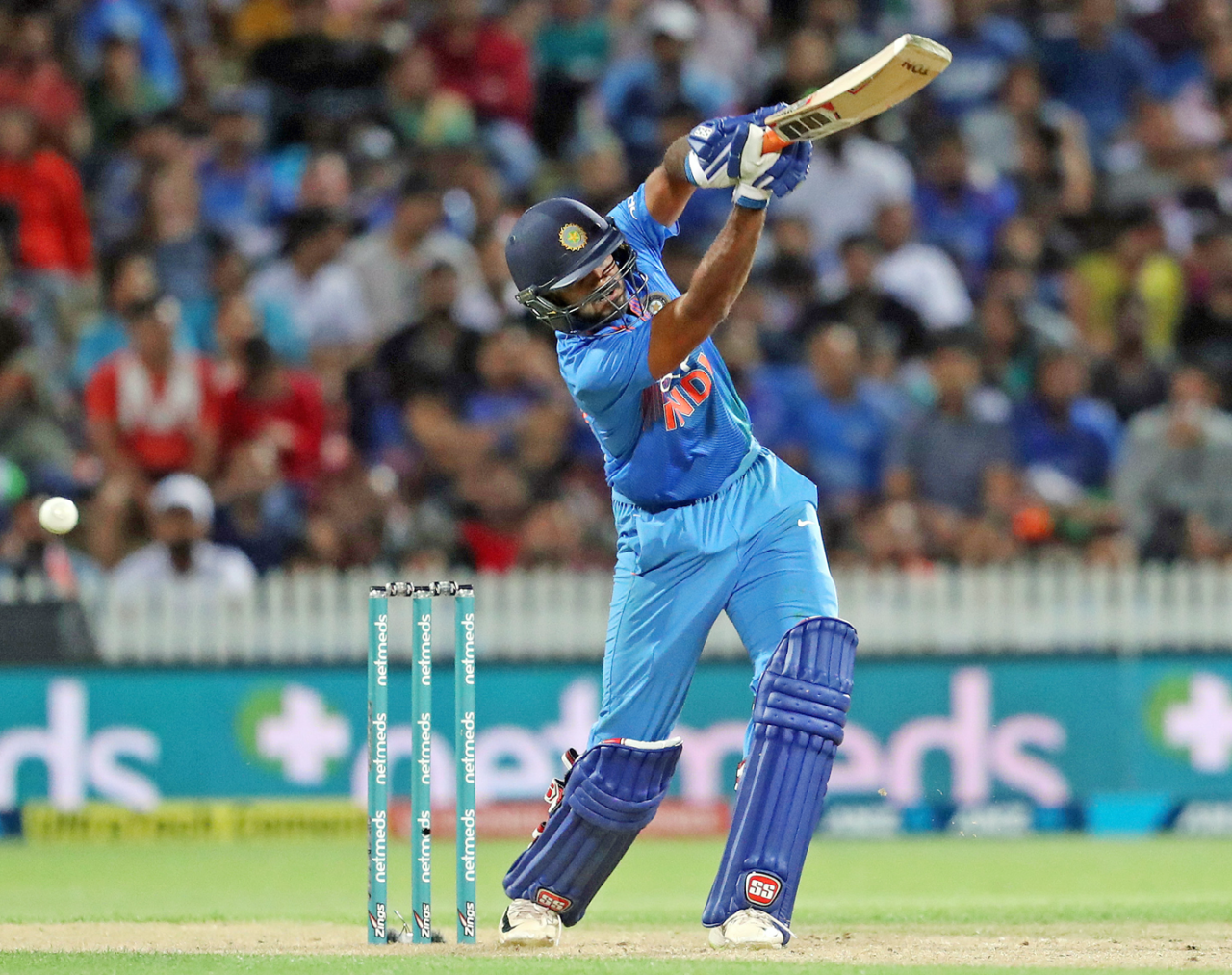 Vijay Shankar brings out a lofted shot, New Zealand v India, 3rd T20I, Hamilton, February 10, 2019