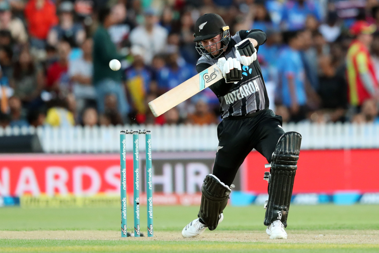 Tim Seifert hammers one onto the off side, New Zealand v India, 3rd T20I, Hamilton, February 10, 2019
