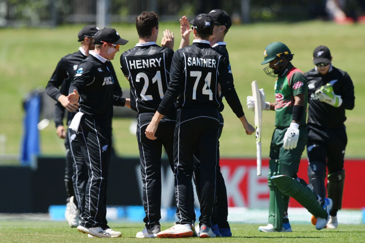 New Zealand celebrate after dismissing Liton Das, New Zealand v Bangladesh, 1st ODI, Napier