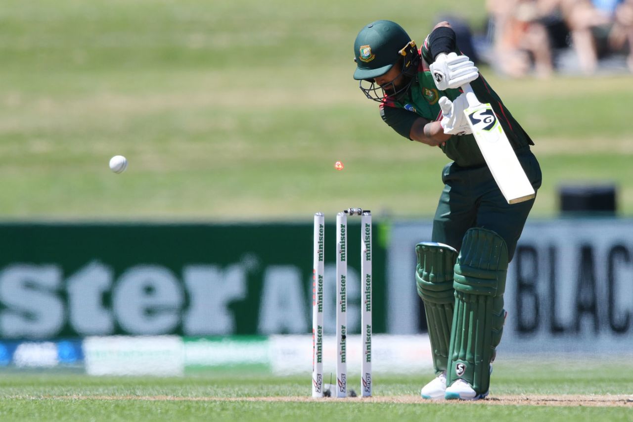 Liton Das is bowled after being beaten on the inside edge, New Zealand v Bangladesh, 1st ODI, Napier