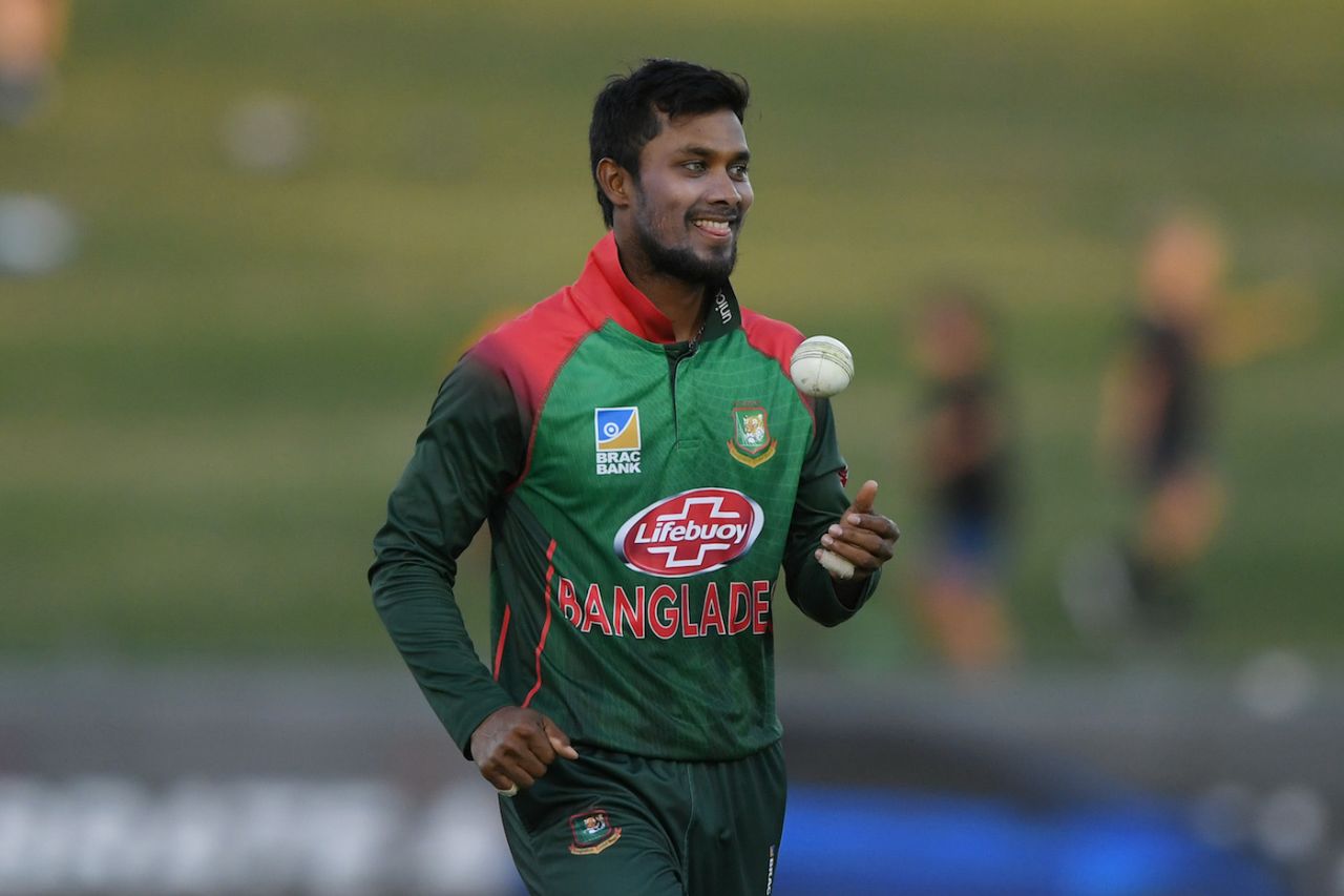 Sabbir Rahman goes back to his run up, New Zealand v Bangladesh, 1st ODI, Napier
