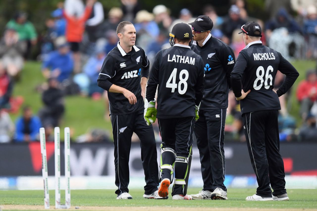 New Zealand convene after a Todd Astle wicket, New Zealand v Bangladesh, 2nd ODI, Christchurch, February 16, 2019