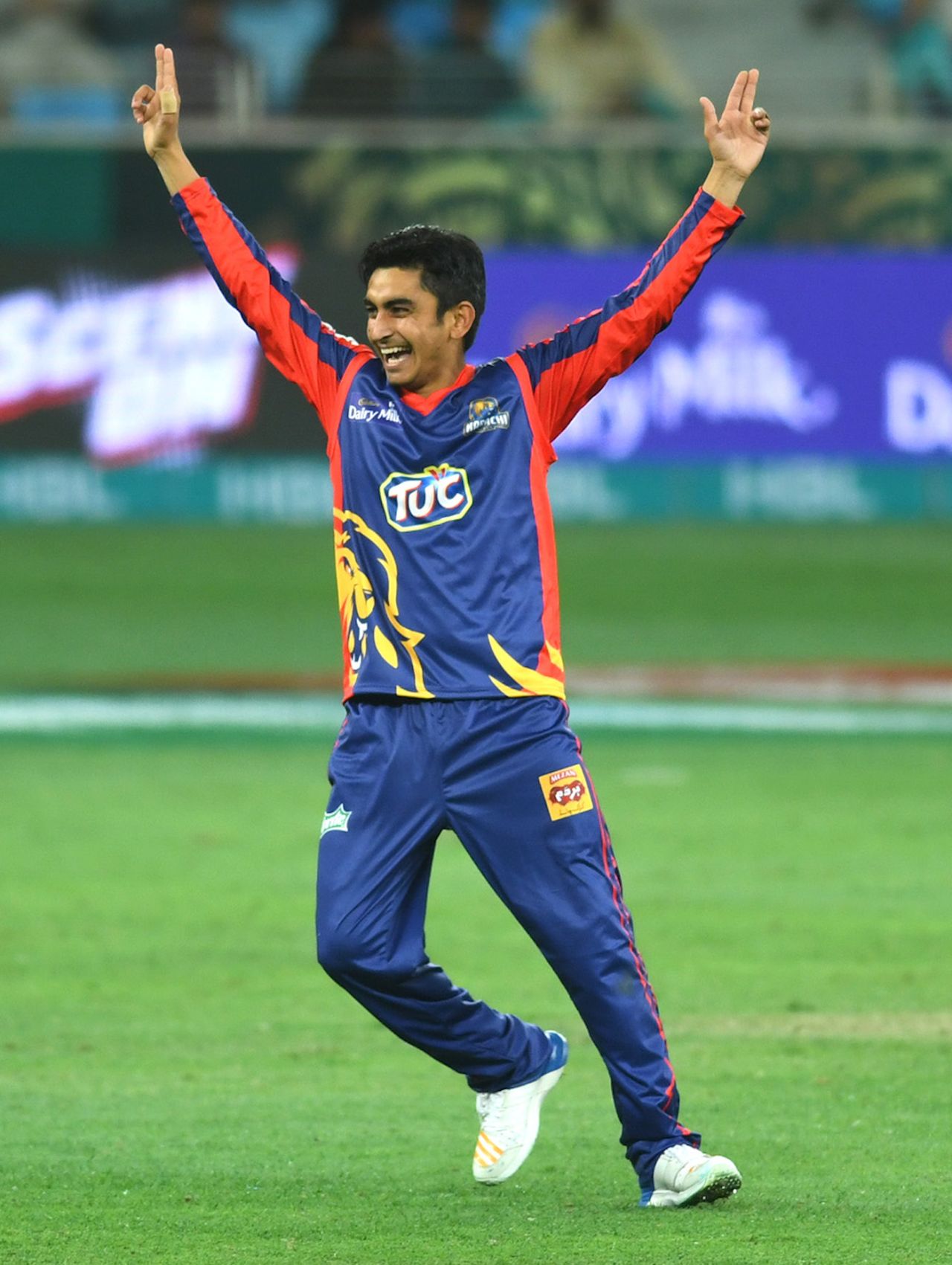 Umer Khan goes up in celebration, Karachi Kings v Lahore Qalandars, PSL 2019, Dubai, February 16, 2019