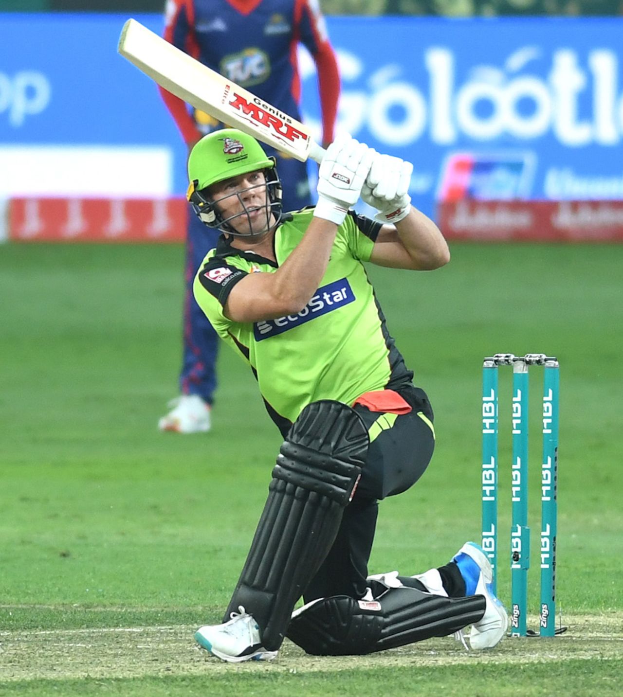 AB de Villiers goes down on a knee, Karachi Kings v Lahore Qalandars, PSL 2019, Dubai, February 16, 2019