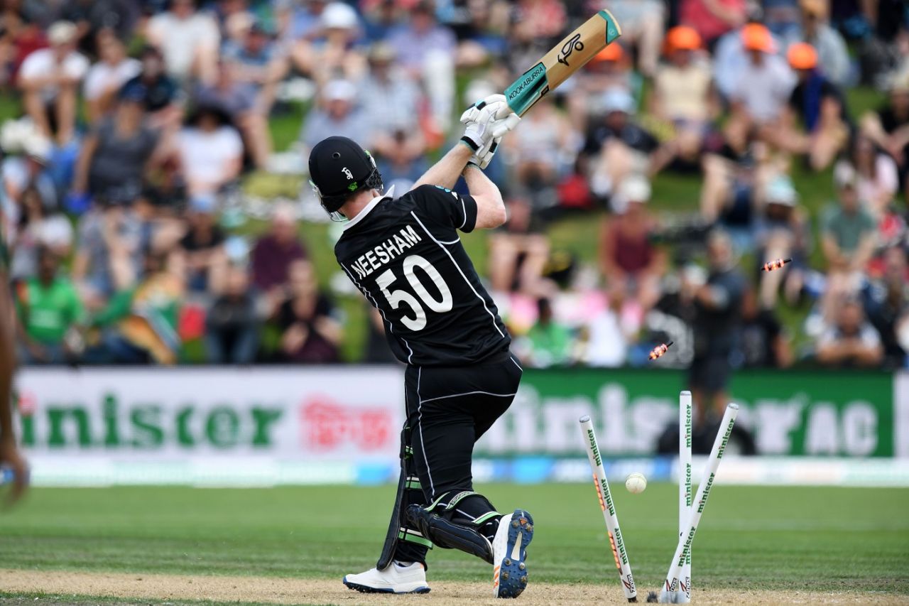 James Neesham bowled neck and crop, New Zealand v Bangladesh, 3rd ODI, Dunedin, February 20, 2019