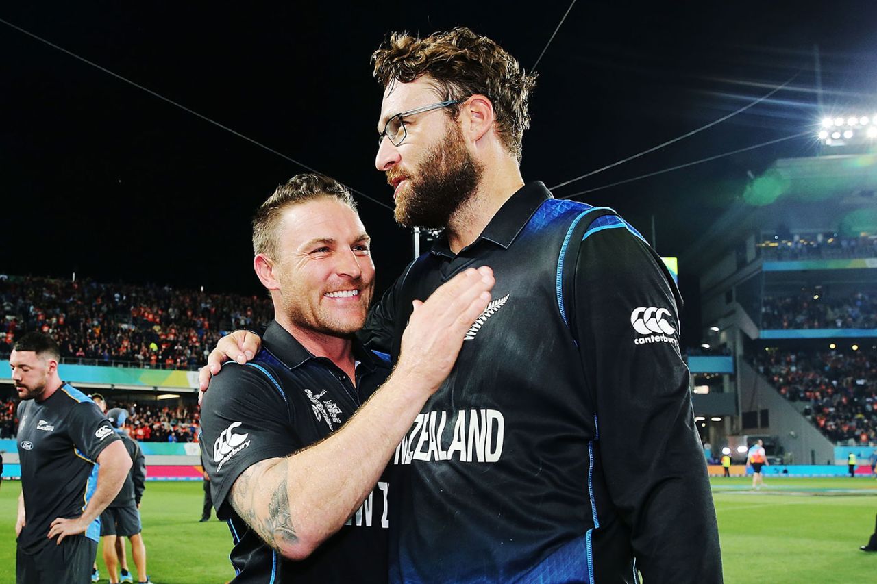 Brendon McCullum congratulates Daniel Vettori, New Zealand v South Africa, World Cup 2015, 1st semi-final, Auckland, March 24, 2015