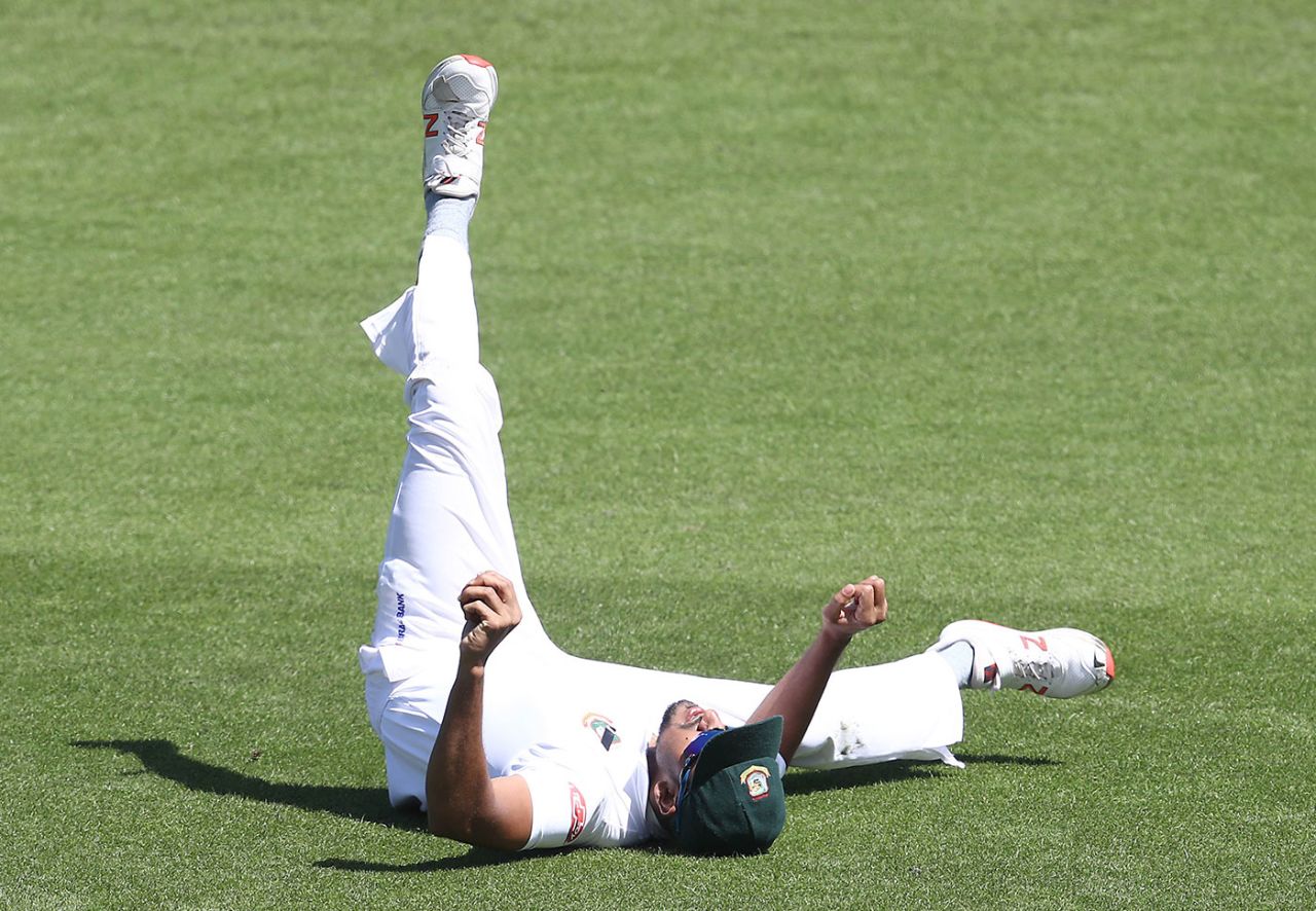 Khaled Ahmed clung onto the catch to remove Jeet Raval, New Zealand v Bangladesh, 1st Test, Hamilton, 2nd day, March 1, 2019