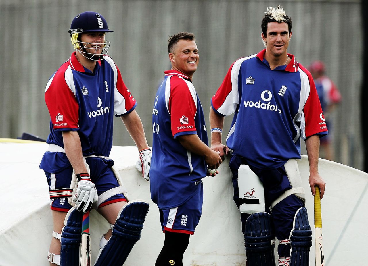 Andrew Flintoff, Darren Gough and Kevin Pietersen chat during training, Southampton, June 10, 2005