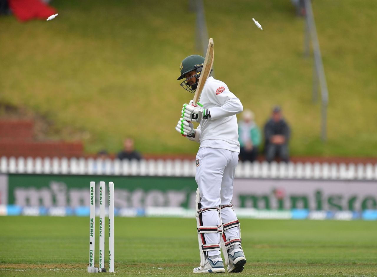 Mustafizur Rahman looks back to see his stumps rearranged by Trent Boult, New Zealand v Bangladesh, 2nd Test, Wellington, 3rd day, March 10, 2019